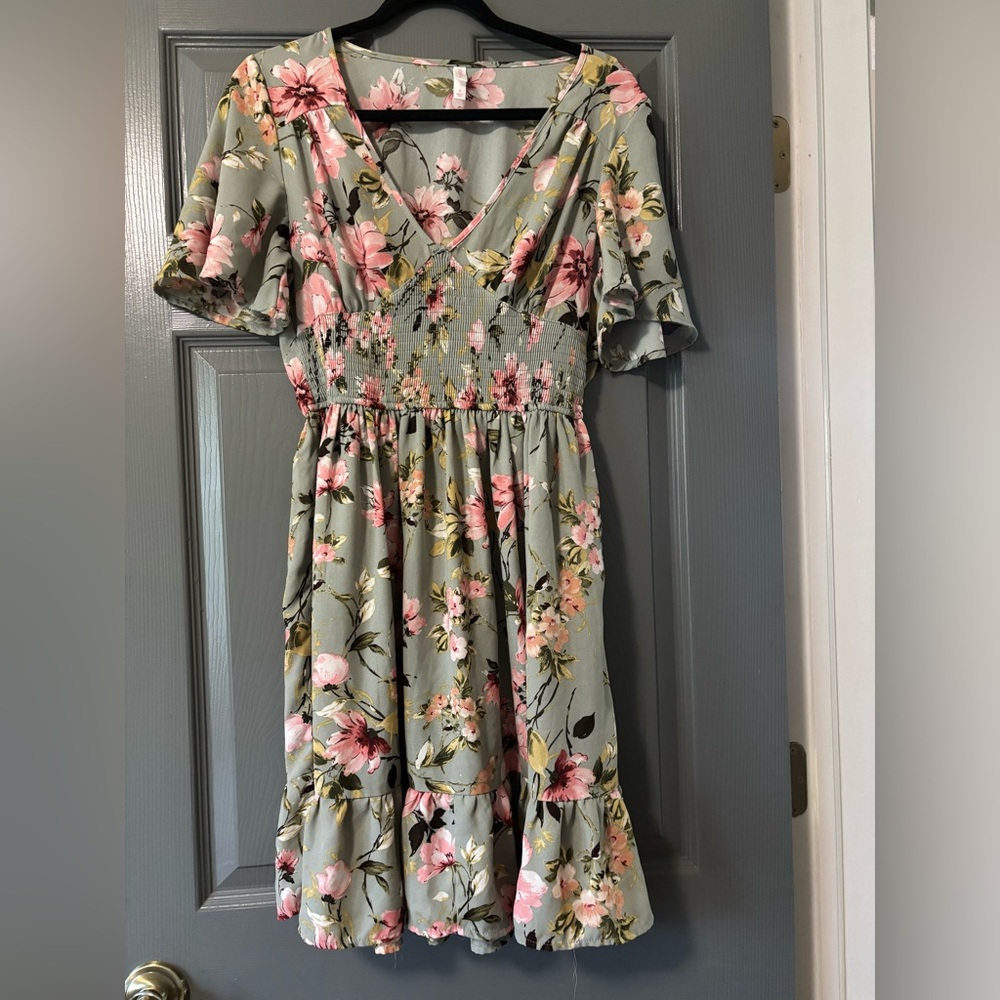 Floral smocked‎ waist flutter sleeve ruffle hem mini dress size small